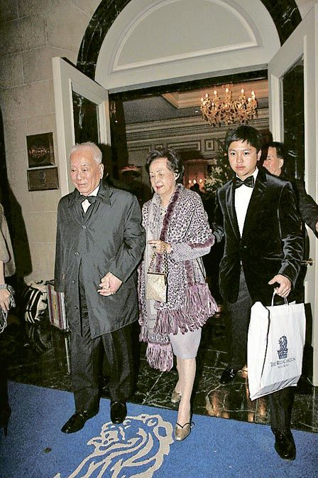 李嘉欣甜蜜出席许家派对 接受“许太”称呼_嘉欣_嘉欣